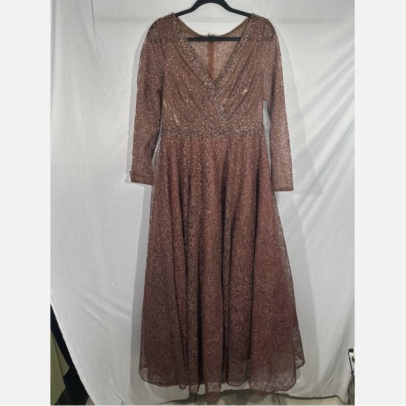 NWT $798 Mac Duggal [‎ 8 ] Embellished Long Sleeve V Neck Gown in Chocolate - Picture 3 of 16